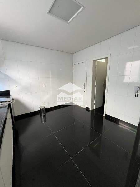 Casa, Castelo, 4 Quartos, 8 Vagas, 4 Suítes