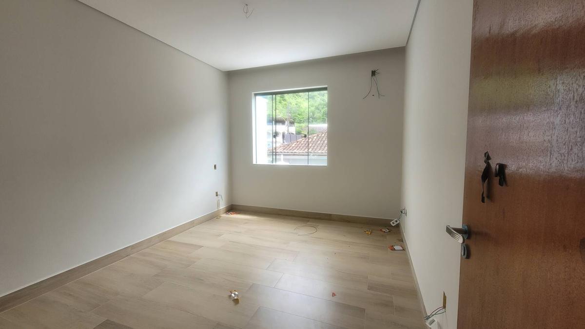Casa, Quitandinha, 3 Quartos, 2 Vagas, 1 Suíte