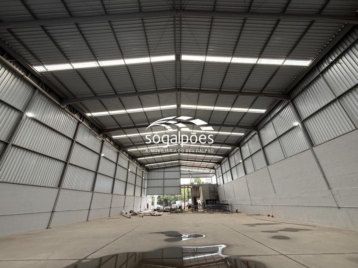 Galpão, Bandeirinhas, 12 Vagas