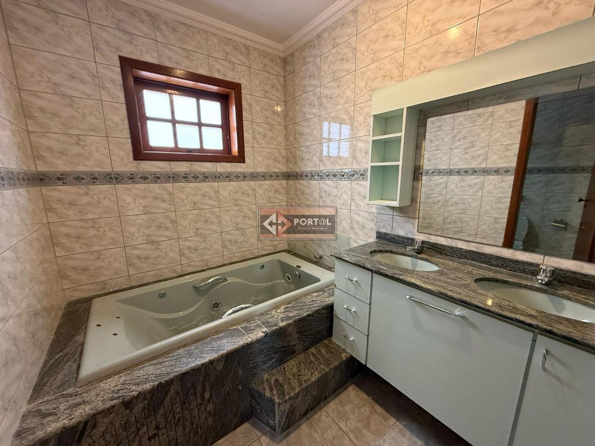 Casa Comercial, Itapoã, 5 Quartos, 4 Vagas, 2 Suítes