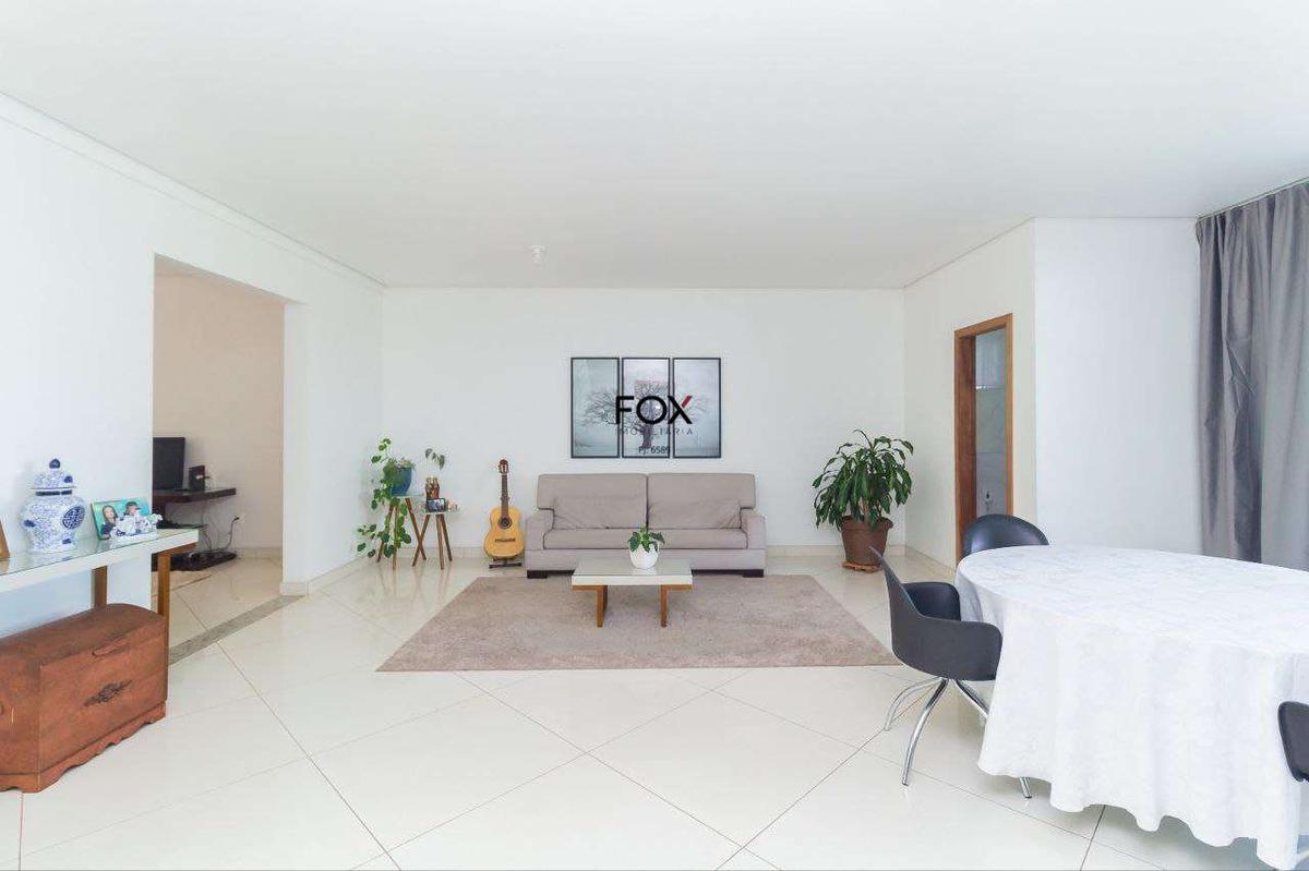 Casa, Estoril, 4 Quartos, 3 Vagas, 4 Suítes