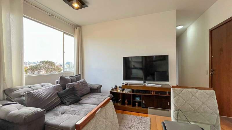 Apartamento, Sagrada Família, 2 Quartos, 1 Vaga