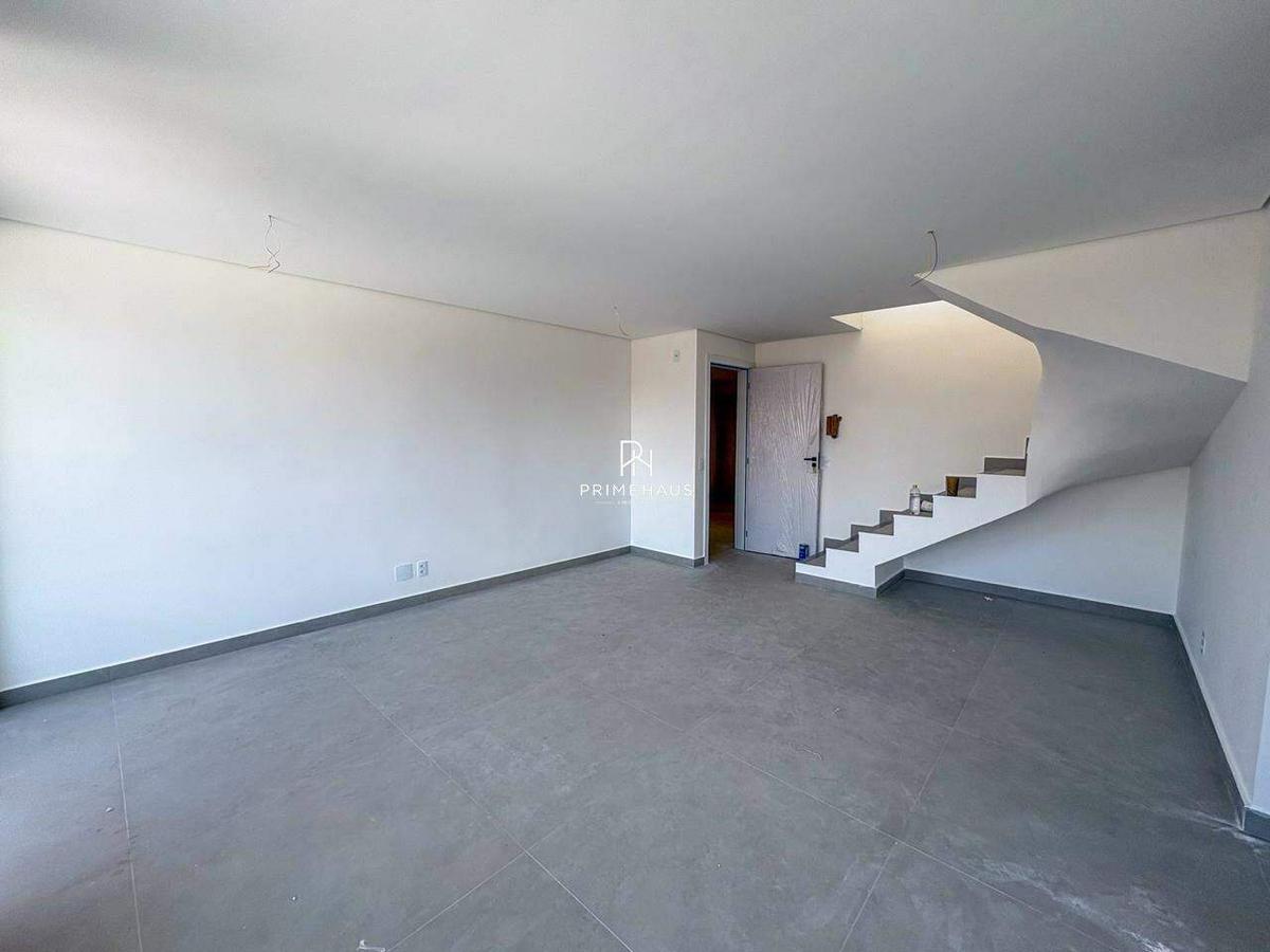 Cobertura, Jardim Industrial, 2 Quartos, 2 Vagas, 1 Suíte