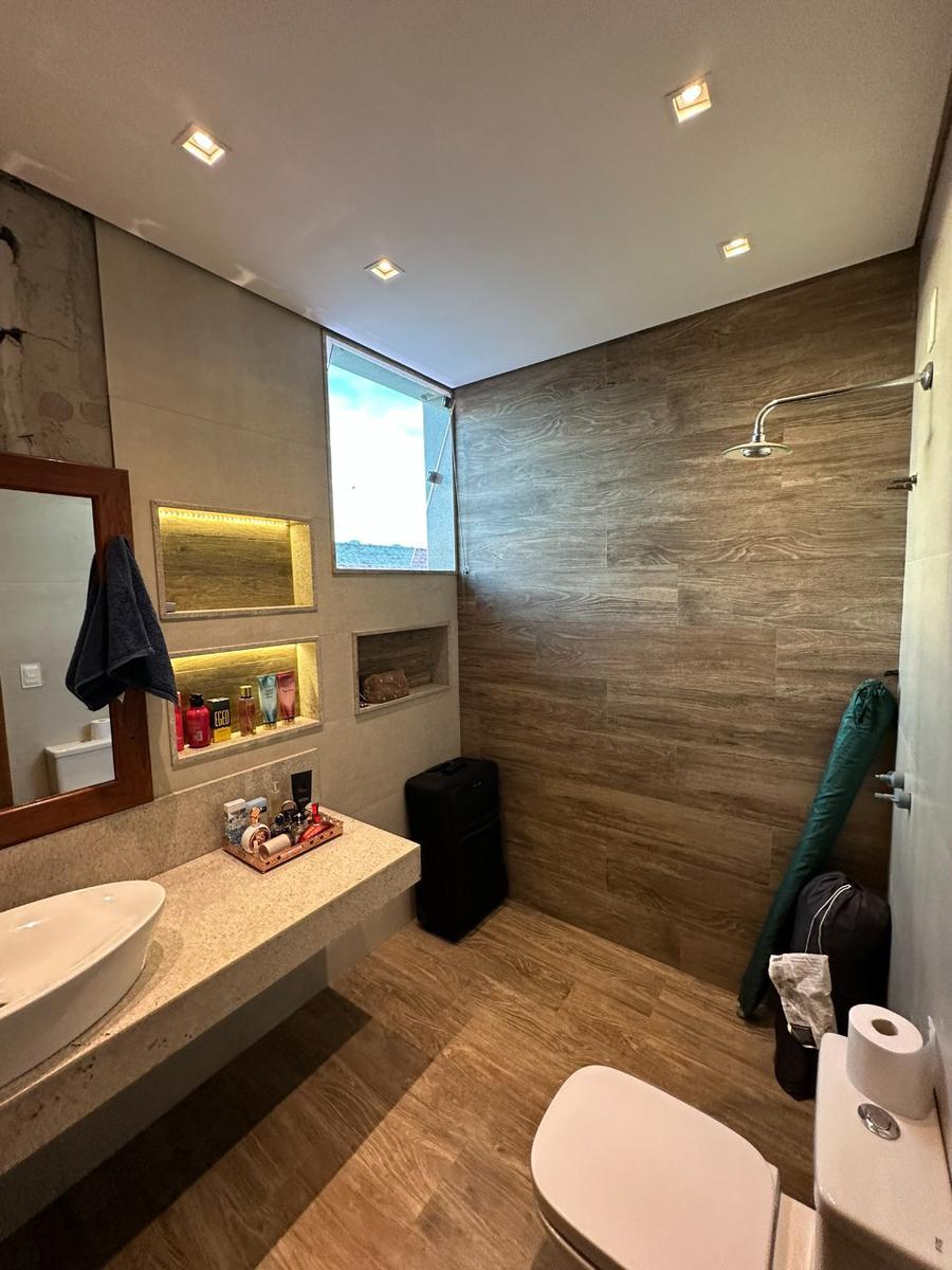 Casa, Céu Azul, 3 Quartos, 5 Vagas, 1 Suíte