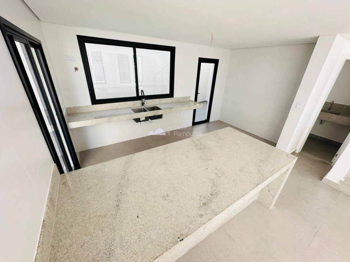 Casa, Planalto, 3 Quartos, 4 Vagas, 3 Suítes