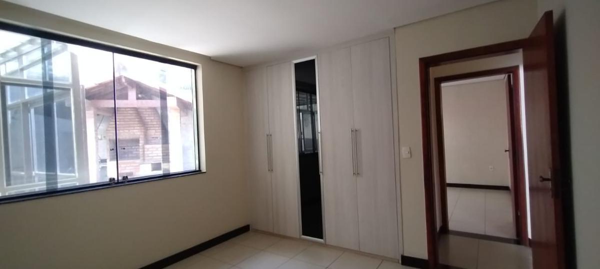 Casa, Santa Cruz, 5 Quartos, 4 Vagas, 1 Suíte