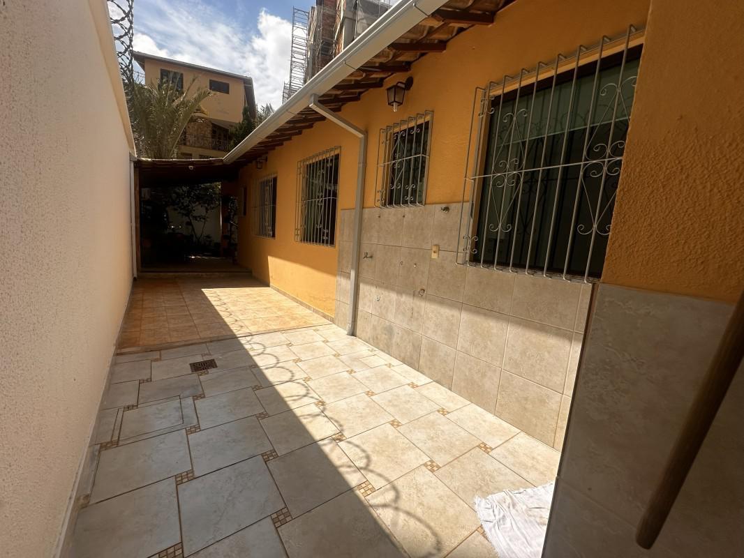 Casa, Fernão Dias, 3 Quartos, 2 Vagas, 1 Suíte