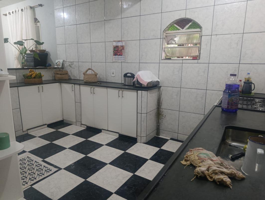 Casa, Solar do Barreiro, 5 Quartos, 2 Vagas, 1 Suíte