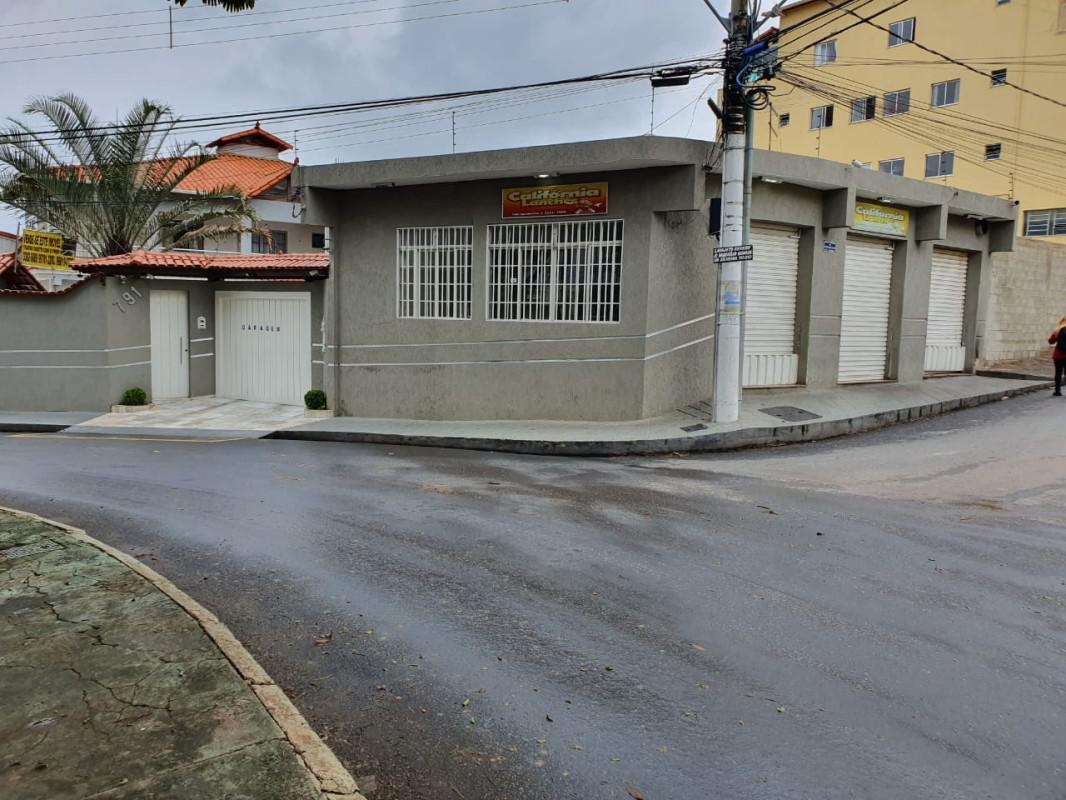 Casa, Milionários, 4 Quartos, 3 Vagas, 1 Suíte