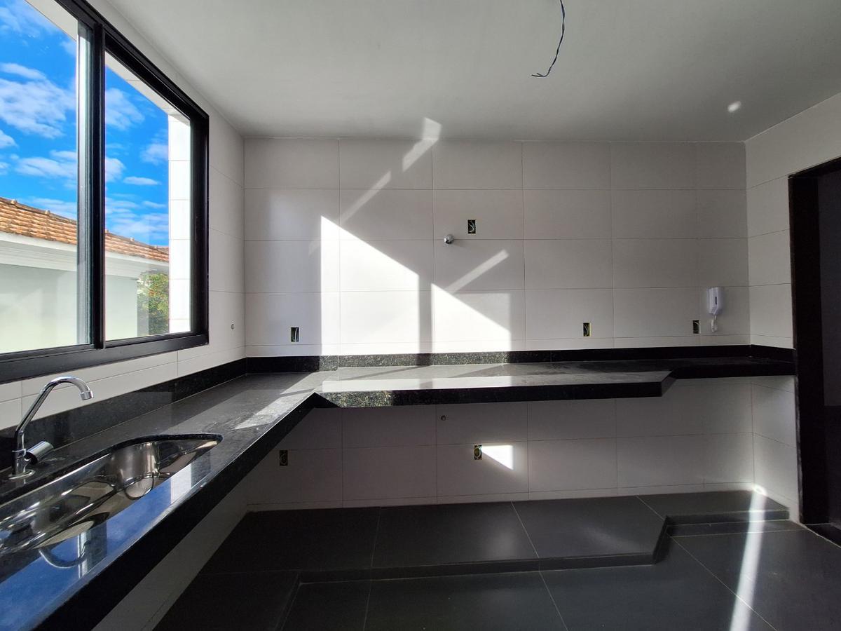 Apartamento, Sagrada Família, 3 Quartos, 2 Vagas, 1 Suíte