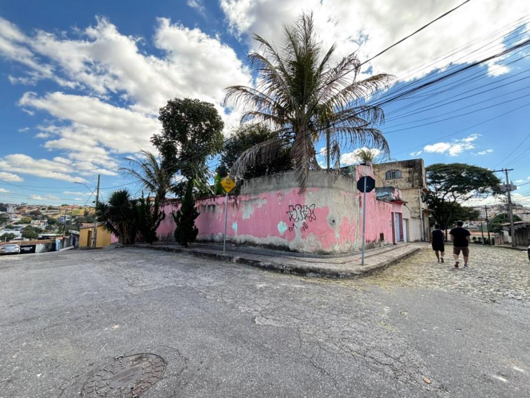 Casa, Cachoeirinha, 3 Quartos, 12 Vagas, 1 Suíte