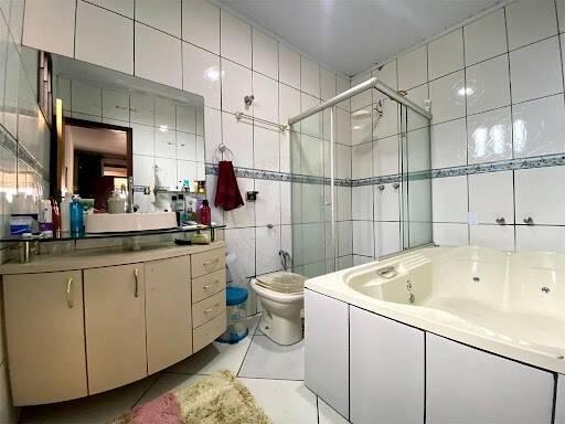 Casa, Industrial, 3 Quartos, 2 Vagas, 1 Suíte