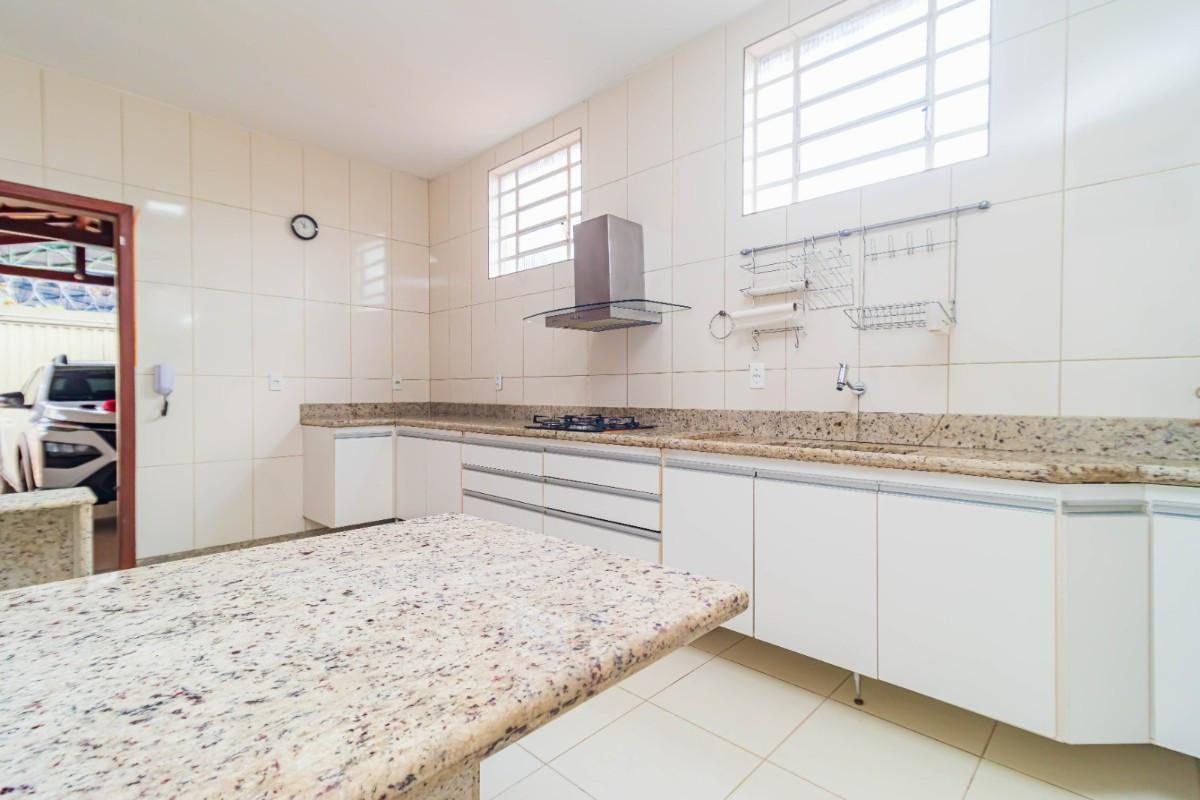 Casa, Itapoã, 4 Quartos, 2 Vagas, 2 Suítes