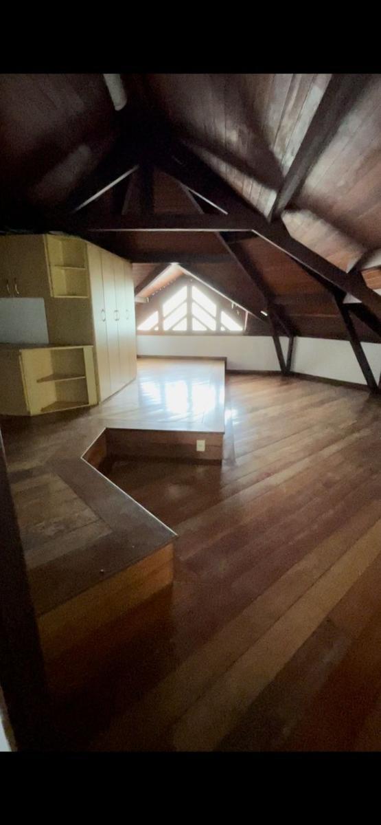 Casa, Castelo, 4 Quartos, 5 Vagas, 1 Suíte