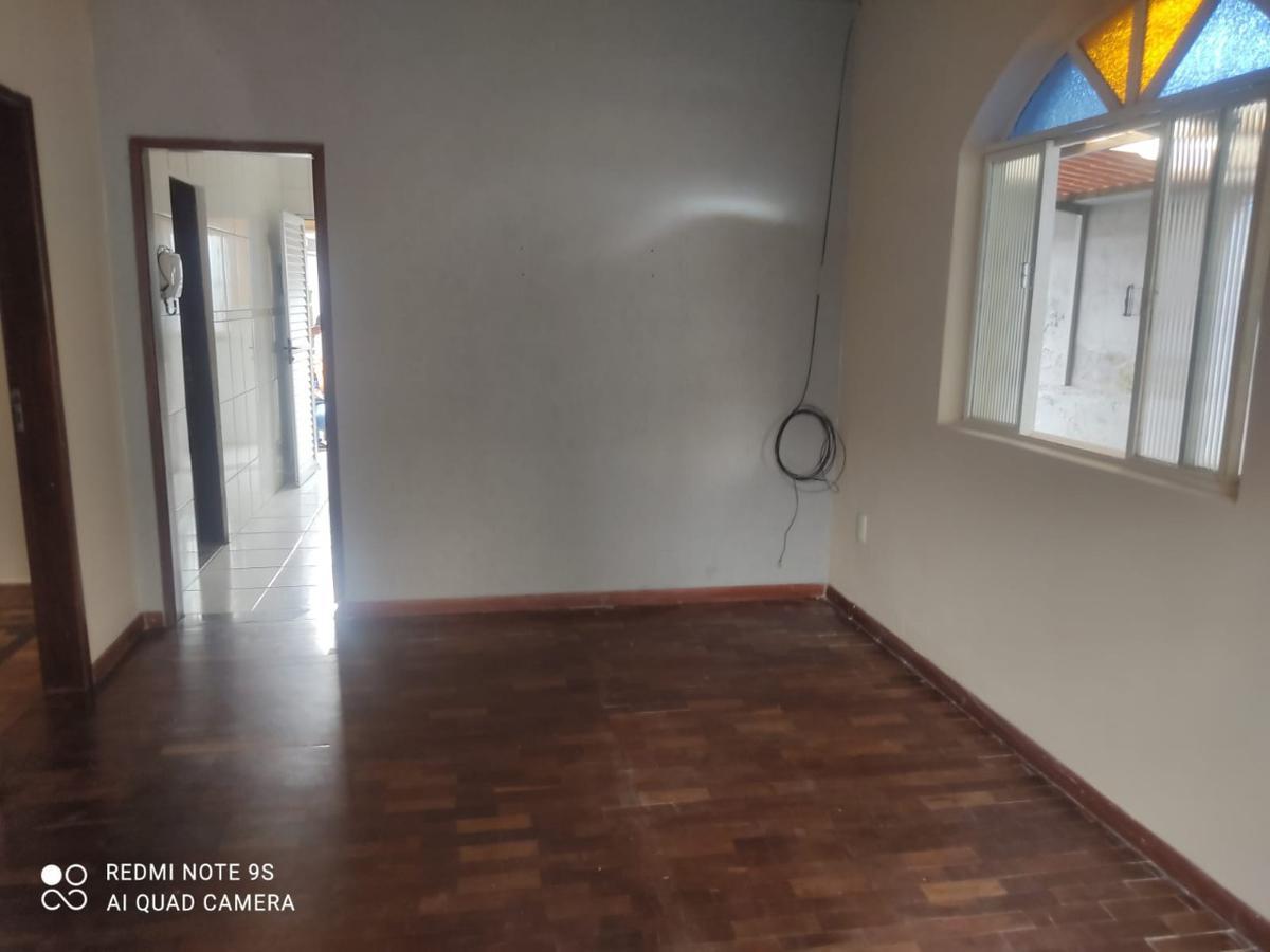 Casa, Santa Cruz, 3 Quartos, 5 Vagas, 1 Suíte