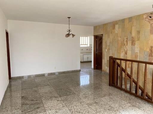Casa, Funcionários, 4 Quartos, 5 Vagas, 2 Suítes