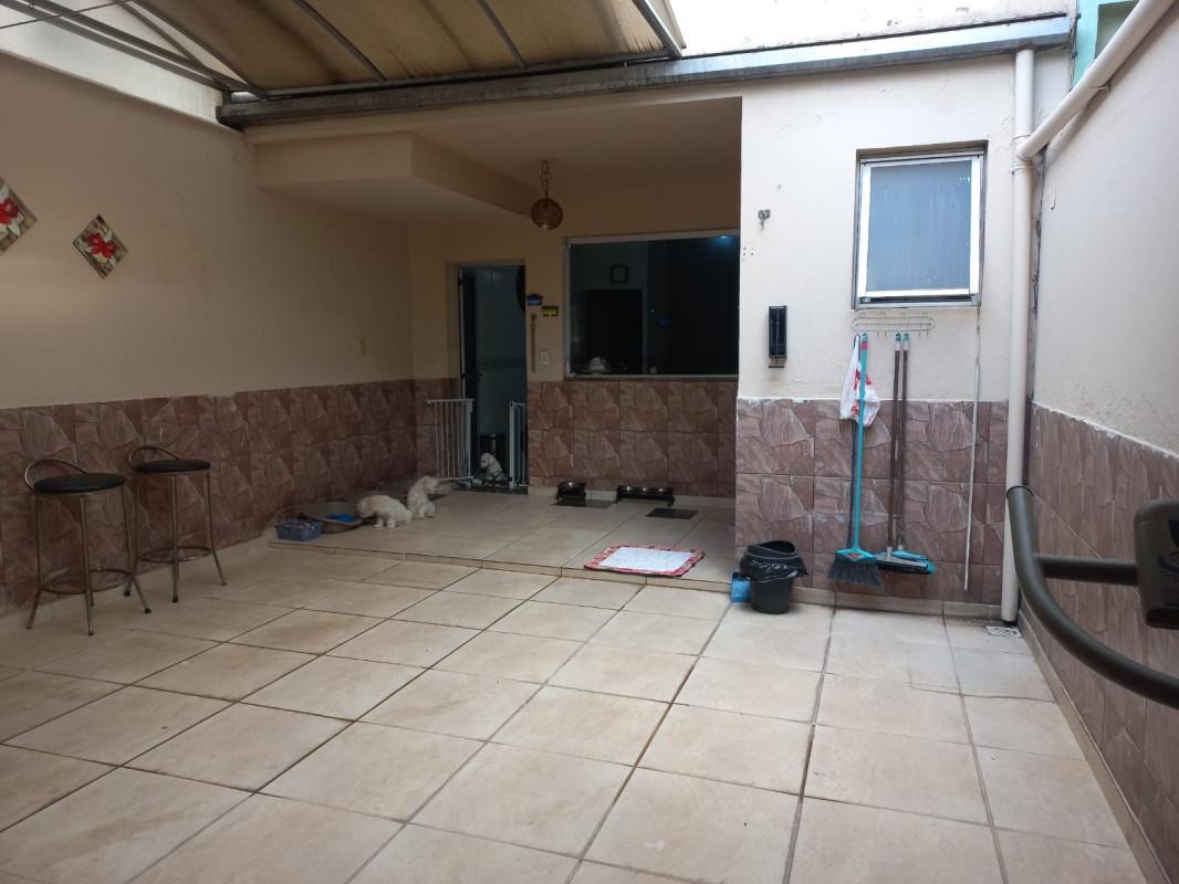 Casa, Santa Cruz Industrial, 3 Quartos, 2 Vagas, 1 Suíte