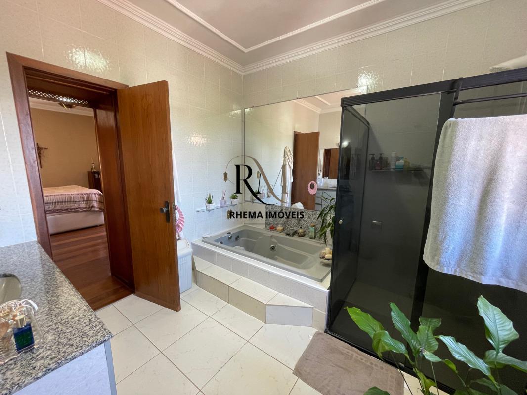 Casa, Planalto, 5 Quartos, 4 Vagas, 2 Suítes