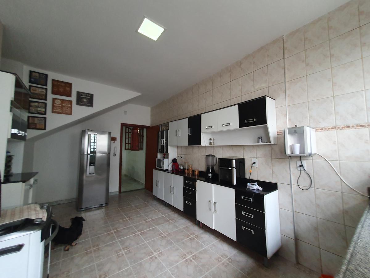 Casa, Nova Suíssa, 4 Quartos, 5 Vagas, 1 Suíte