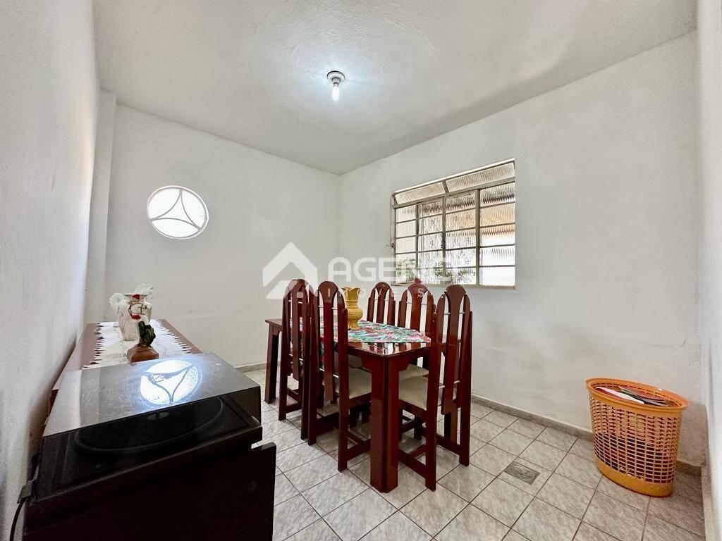 Casa, Coqueiros, 3 Quartos, 0 Vaga, 0 Suíte