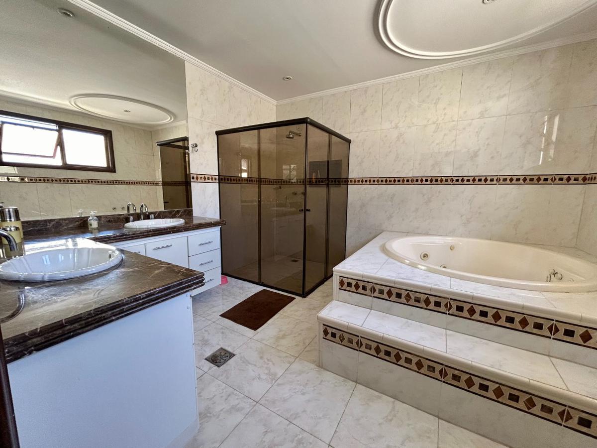 Casa, Castelo, 4 Quartos, 4 Vagas, 1 Suíte
