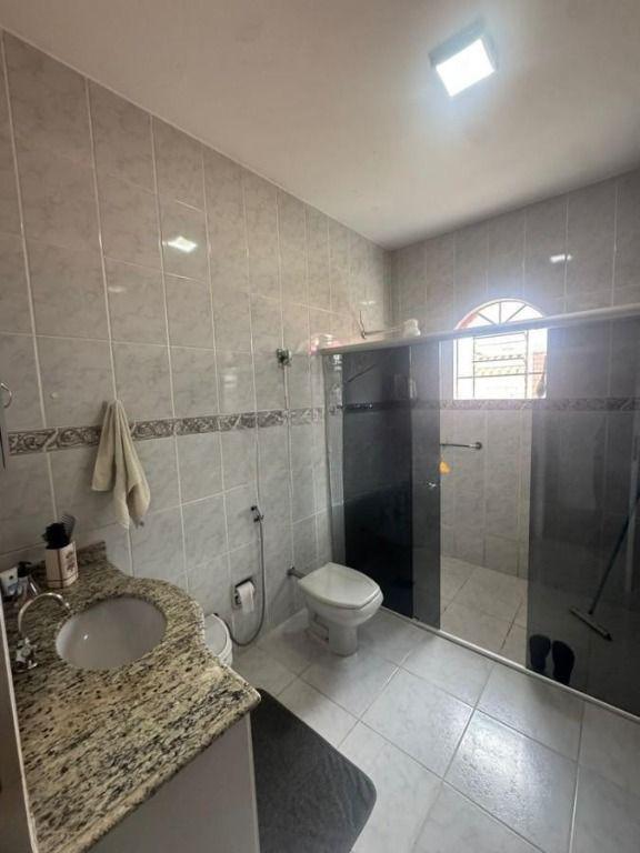 Casa, Casa Branca, 4 Quartos, 6 Vagas