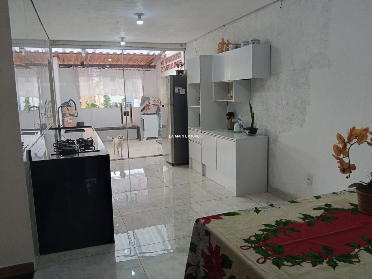 Casa, Santa Cruz Industrial, 4 Quartos, 3 Vagas, 1 Suíte