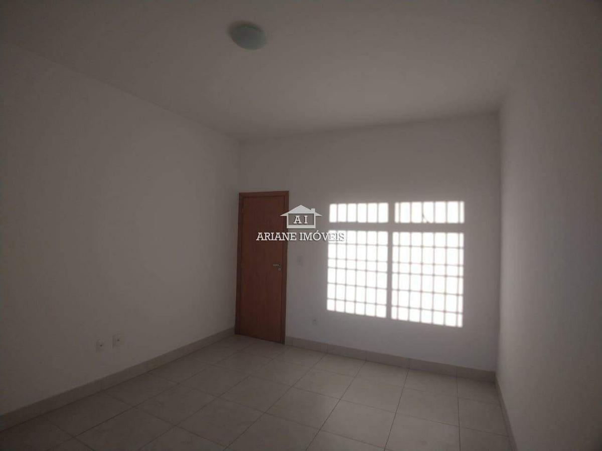 Prédio, Centro, 0 Quarto, 0 Vaga