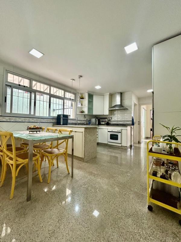 Casa, Castelo, 4 Quartos, 3 Vagas, 1 Suíte