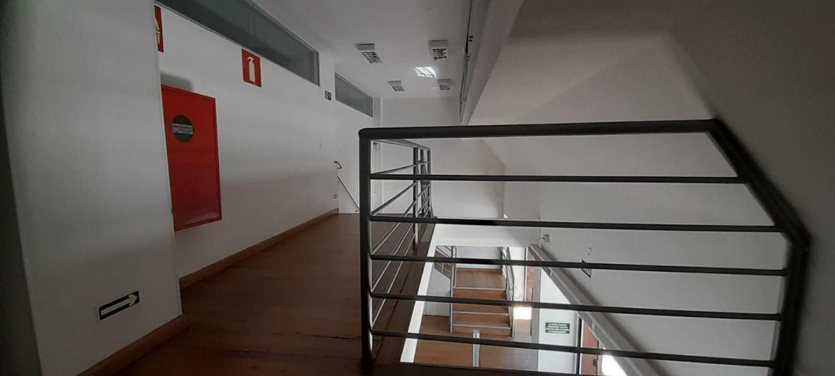 Loja, Savassi, 0 Quarto, 2 Vagas, 0 Suíte