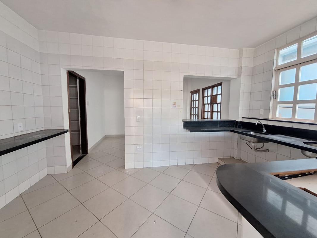 Casa, Santa Cruz, 5 Quartos, 1 Vaga, 1 Suíte