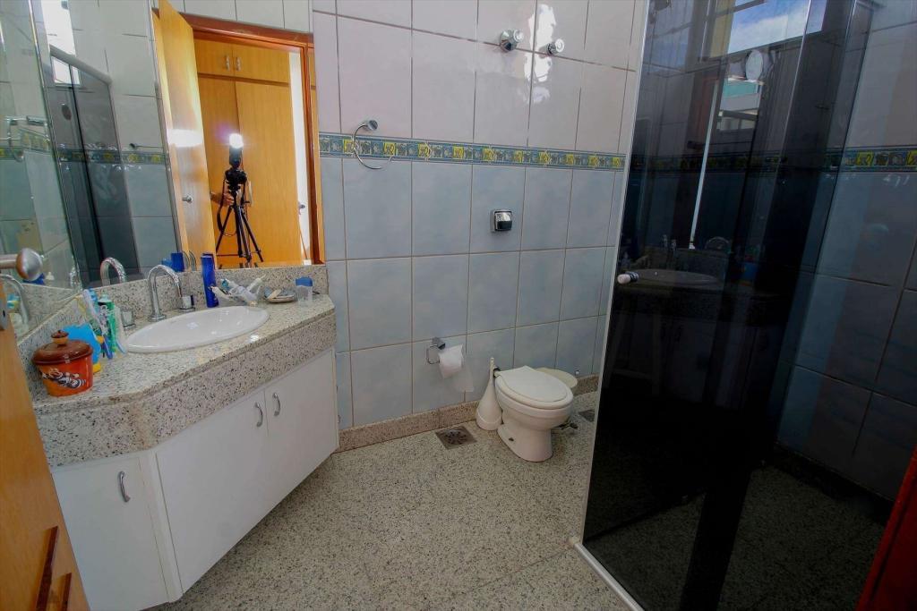 Casa, Fernão Dias, 5 Quartos, 9 Vagas, 5 Suítes