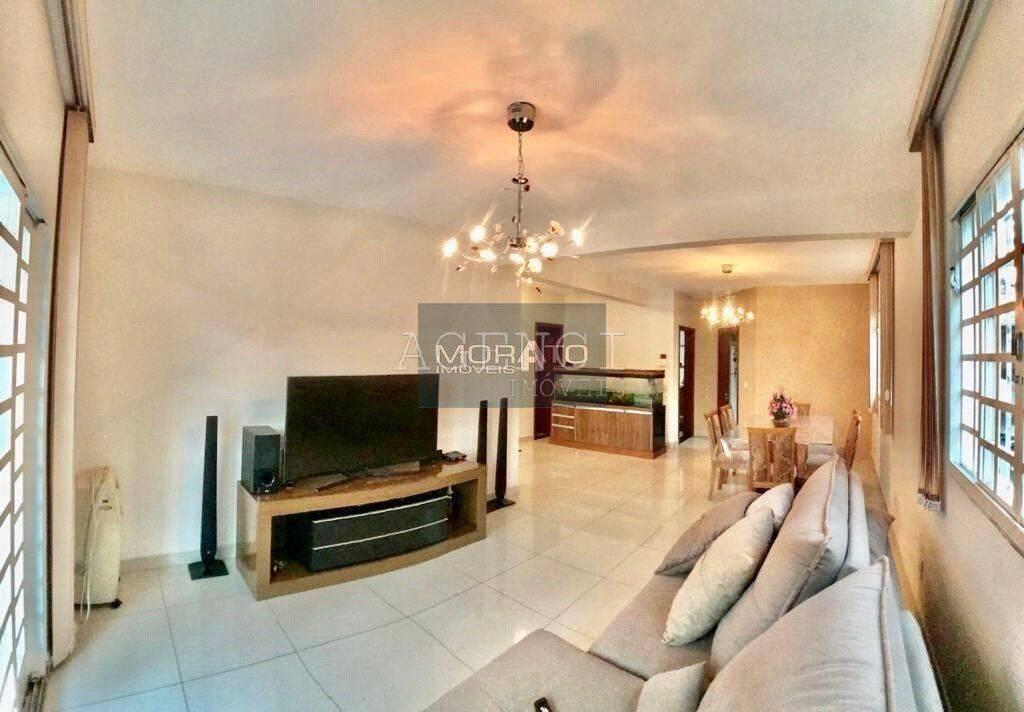 Casa, Cabral, 5 Quartos, 0 Vaga, 1 Suíte