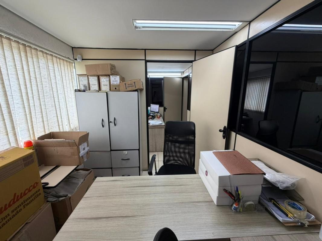 Galpão, Serrano, 0 Quarto, 10 Vagas