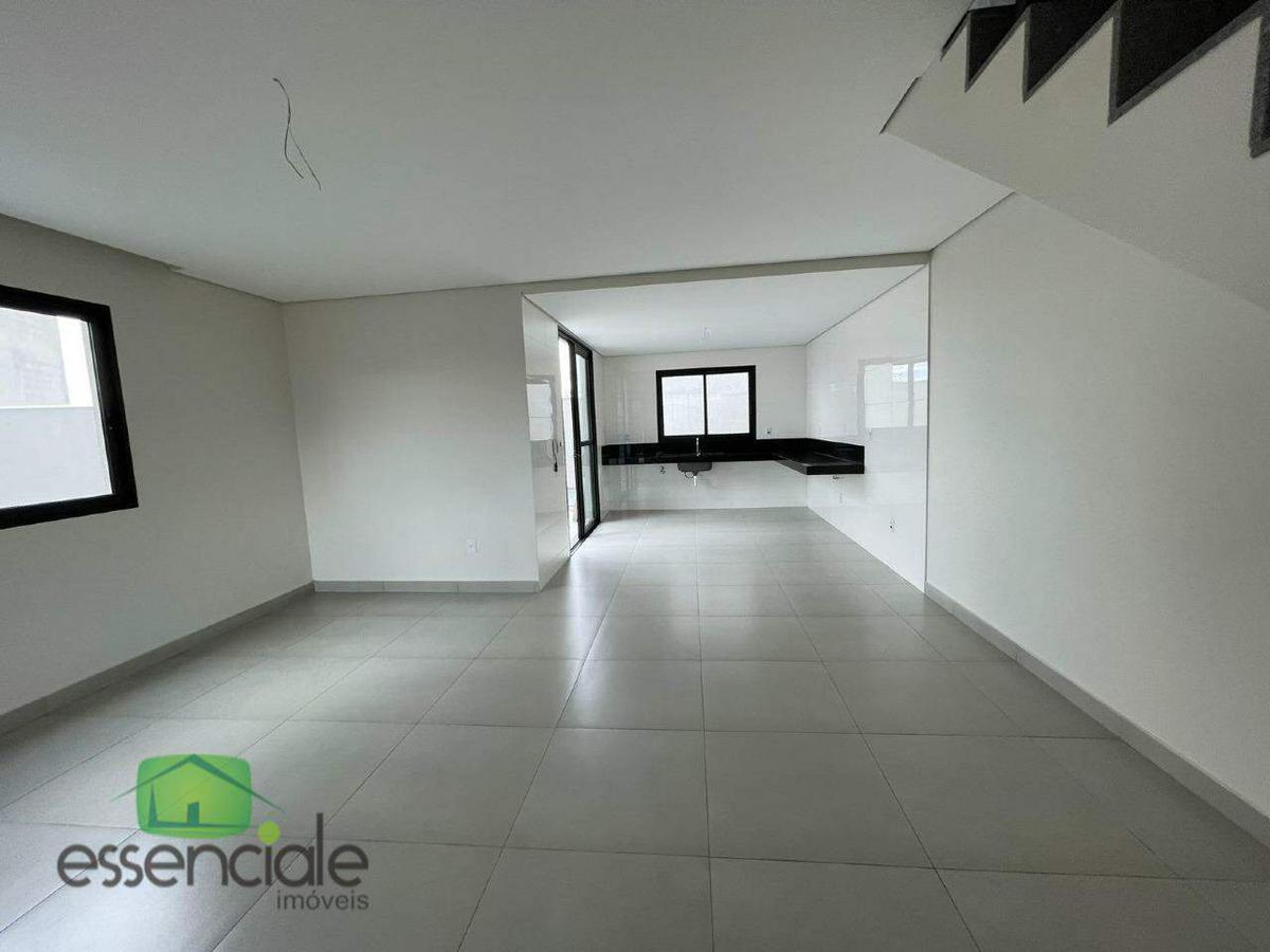 Casa, Centro, 3 Quartos, 2 Vagas, 1 Suíte