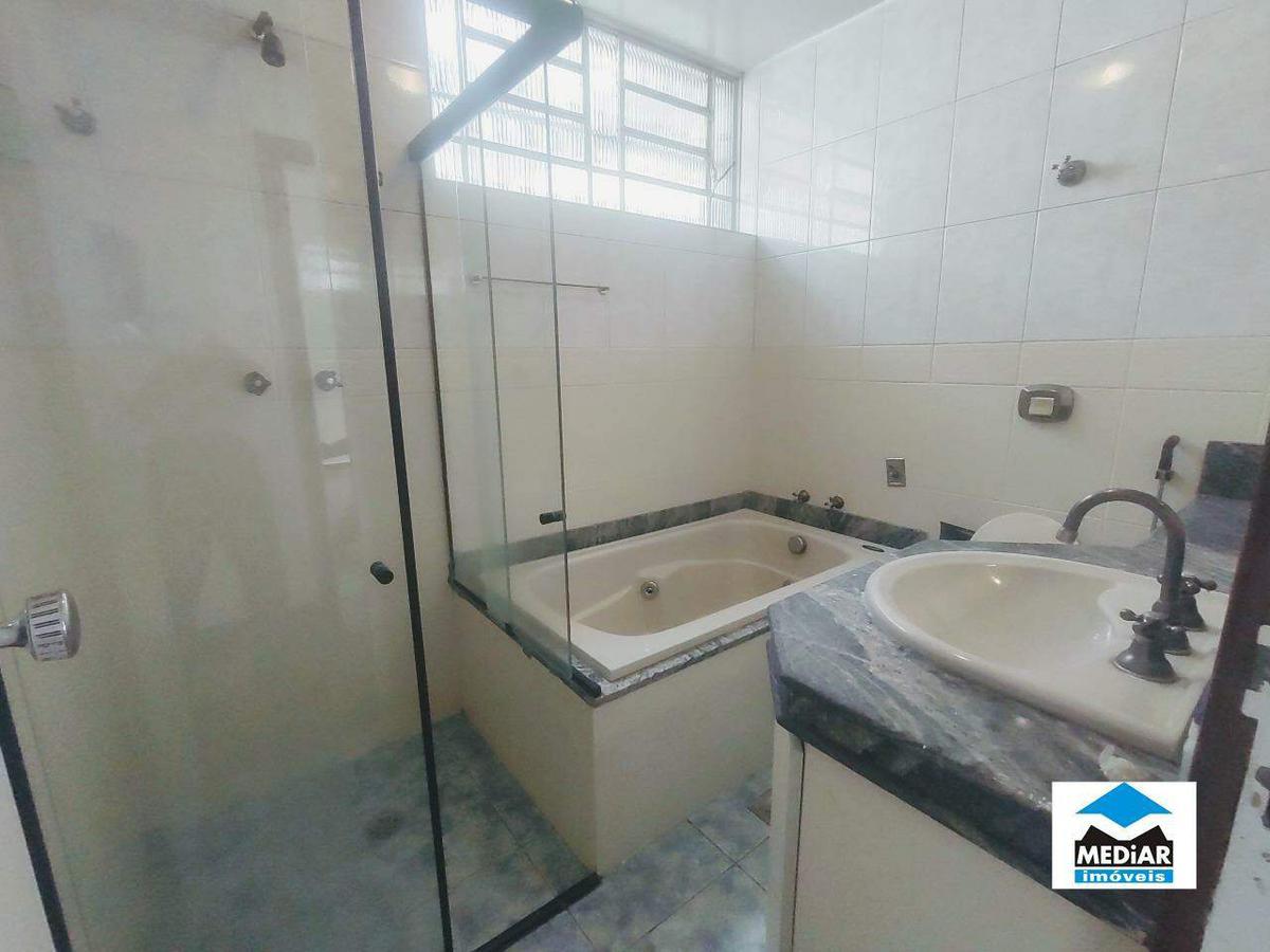 Casa, Colégio Batista, 6 Quartos, 4 Vagas, 2 Suítes