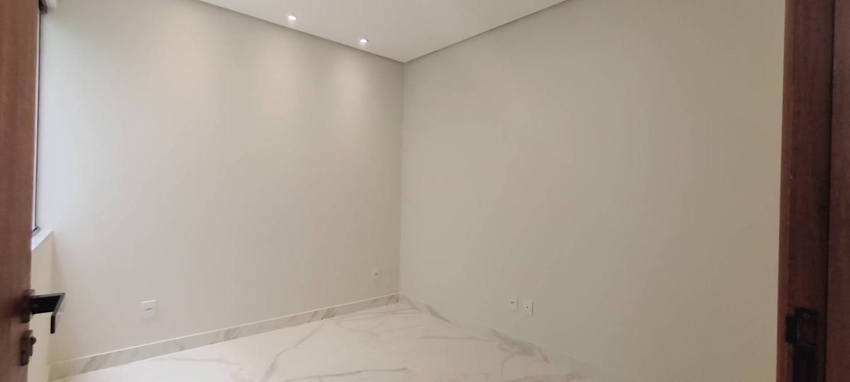 Casa, Alto Serenata, 3 Quartos, 2 Vagas, 1 Suíte