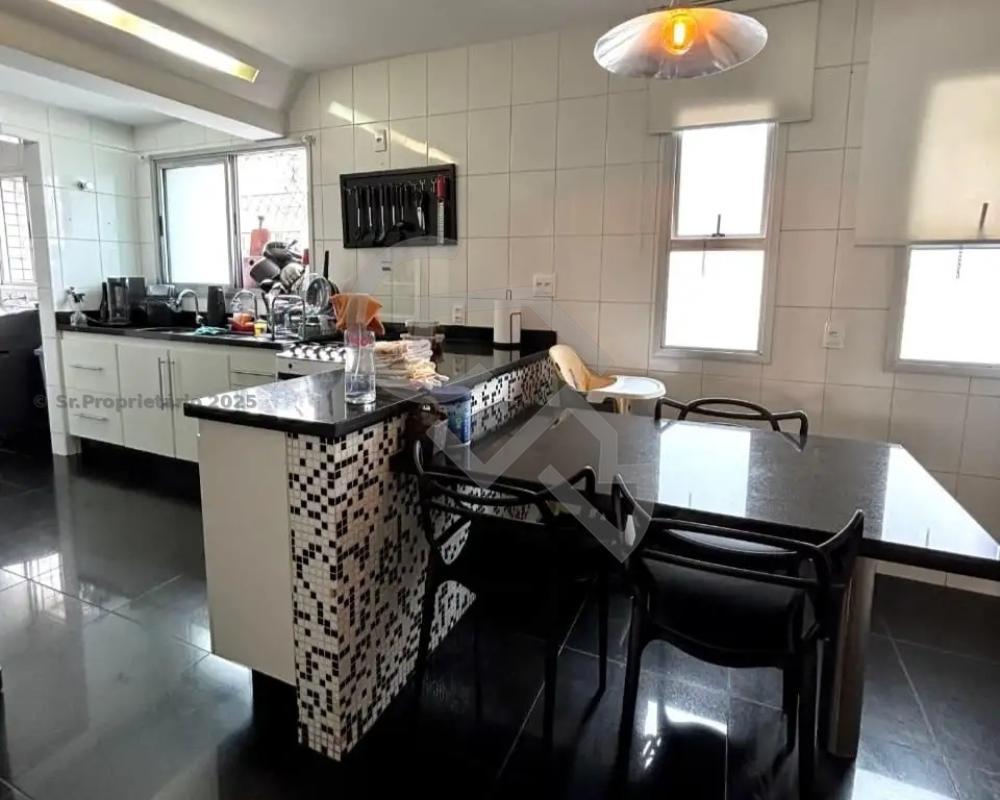 Cobertura, Funcionários, 2 Quartos, 4 Vagas, 2 Suítes