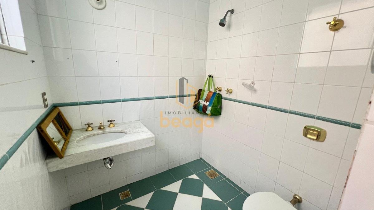 Casa, Castelo, 4 Quartos, 6 Vagas, 1 Suíte