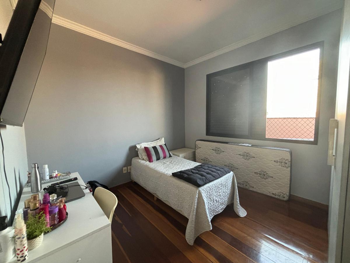 Casa, Caiçaras, 5 Quartos, 4 Vagas, 1 Suíte