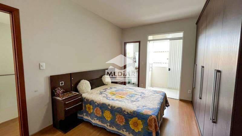 Casa, Santa Efigênia, 3 Quartos, 2 Vagas, 2 Suítes