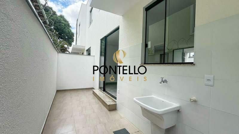 Casa, Candelária, 3 Quartos, 0 Vaga, 1 Suíte