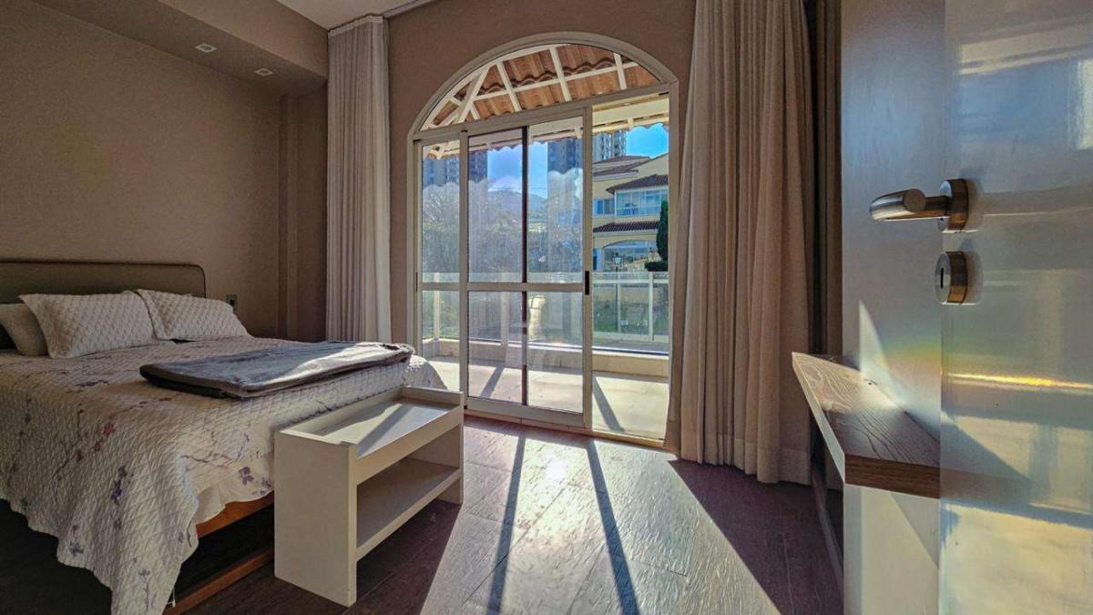 Casa, Alphaville - Lagoa dos Ingleses, 4 Quartos, 3 Vagas, 4 Suítes