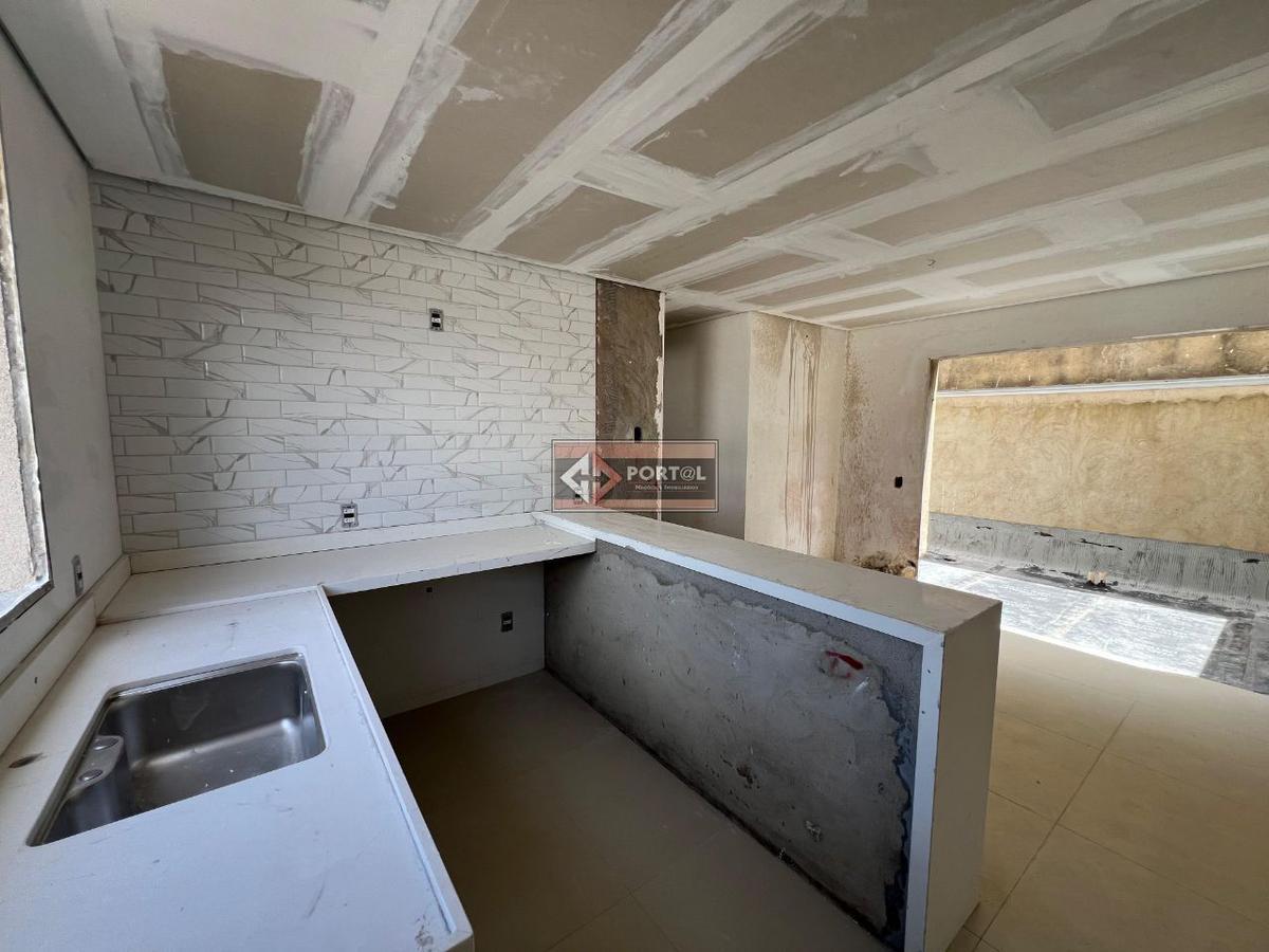 Apartamento, Sagrada Família, 2 Quartos, 2 Vagas, 1 Suíte