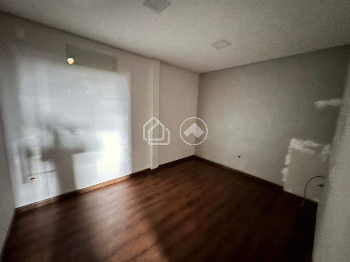 Loja, Buritis, 10 Vagas