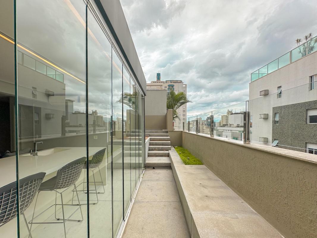 Cobertura, Funcionários, 2 Quartos, 2 Vagas, 2 Suítes