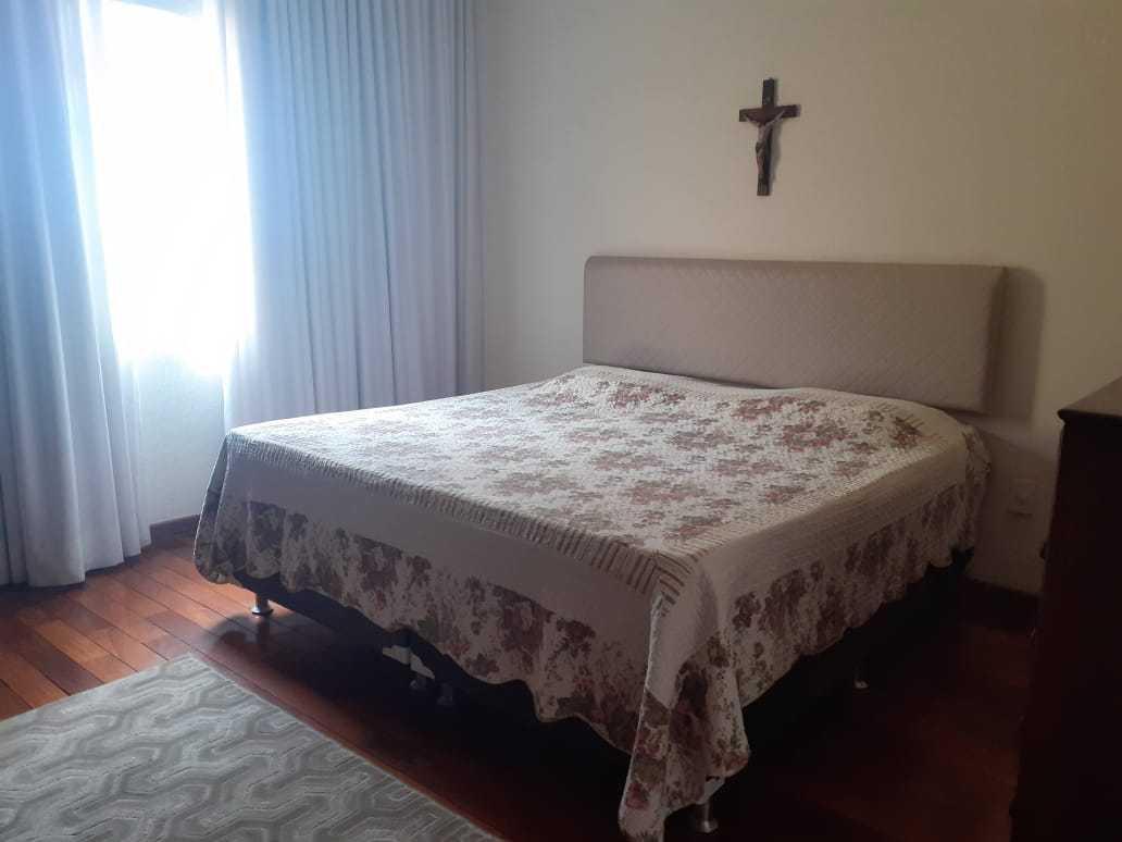 Casa, Casa Branca, 4 Quartos, 9 Vagas, 1 Suíte