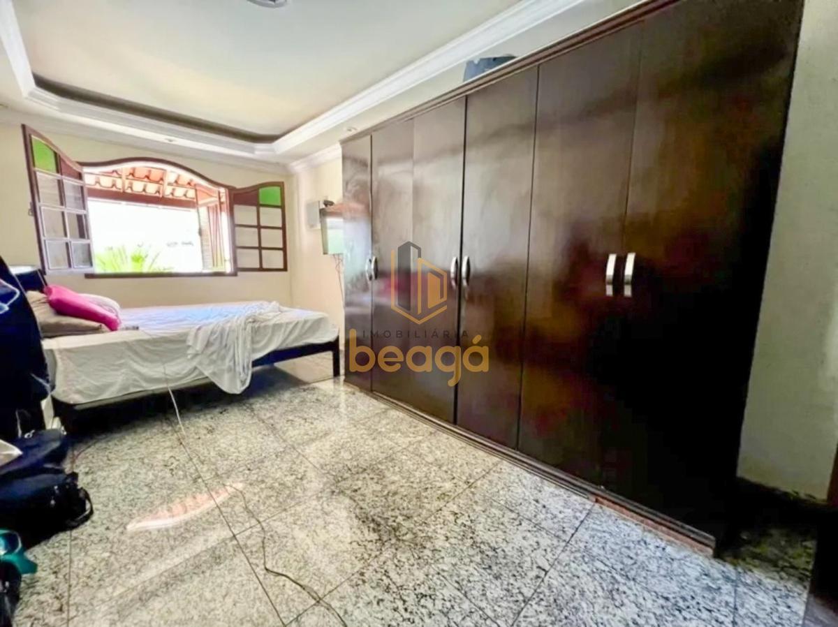 Casa, Santa Terezinha, 3 Quartos, 4 Vagas, 1 Suíte
