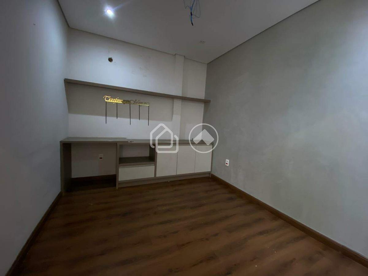 Loja, Buritis, 10 Vagas