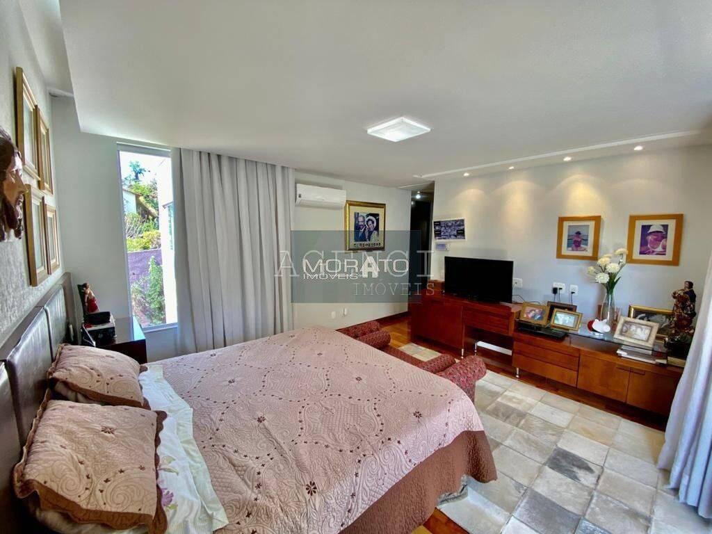 Casa, Braúnas, 5 Quartos, 0 Vaga, 2 Suítes
